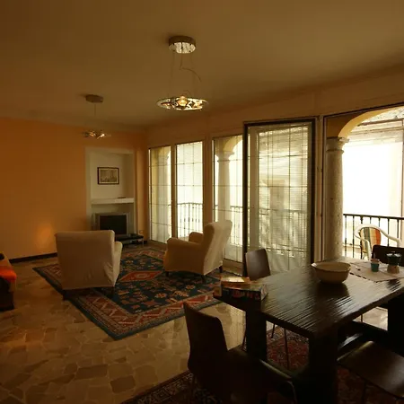 Loggia Degli Innocenti Leonardo - 2-room-flat Appartement