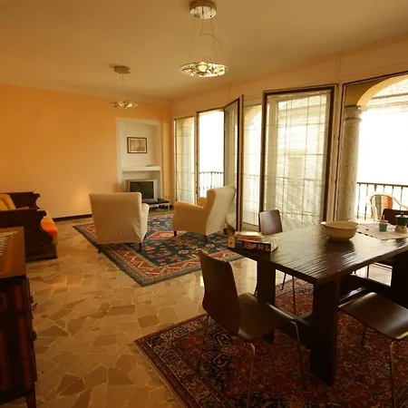 Loggia Degli Innocenti Leonardo - 2-room-flat アパート *