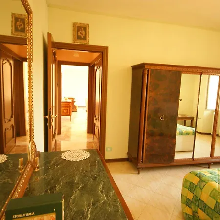 Loggia Degli Innocenti Leonardo - 2-room-flat * Вербания