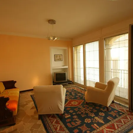 Loggia Degli Innocenti Leonardo - 2-room-flat Appartement