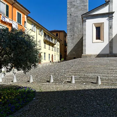 Loggia Degli Innocenti Leonardo - 2-room-flat Apartment