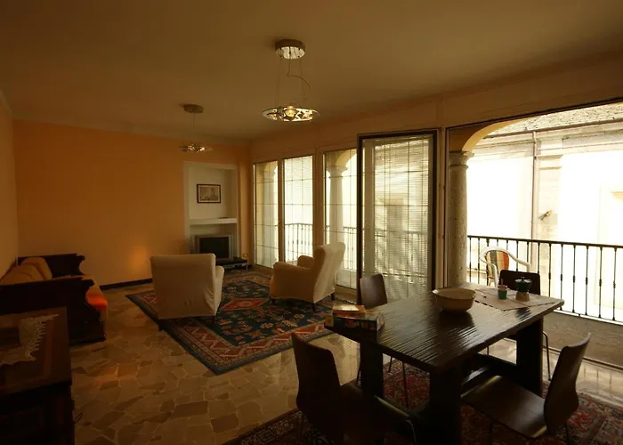 Loggia Degli Innocenti Leonardo - 2-room-flat Appartement