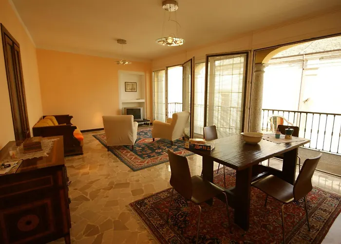 Loggia Degli Innocenti Leonardo - 2-room-flat Appartement *